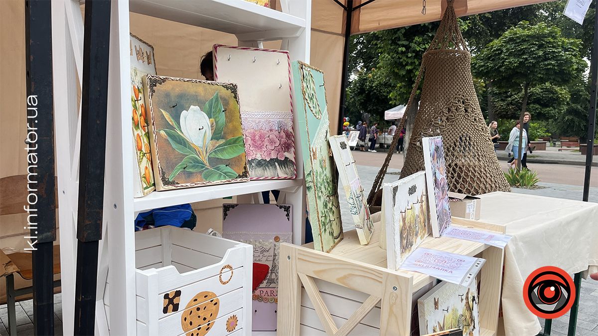 Коломия крафтова: на площі перед Музеєм писанкового розпису стартував ярмарок місцевих виробників 7