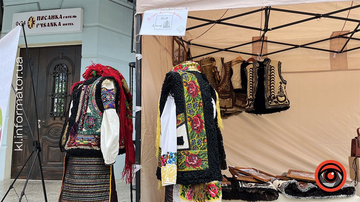 Коломия крафтова: на площі перед Музеєм писанкового розпису стартував ярмарок місцевих виробників 1