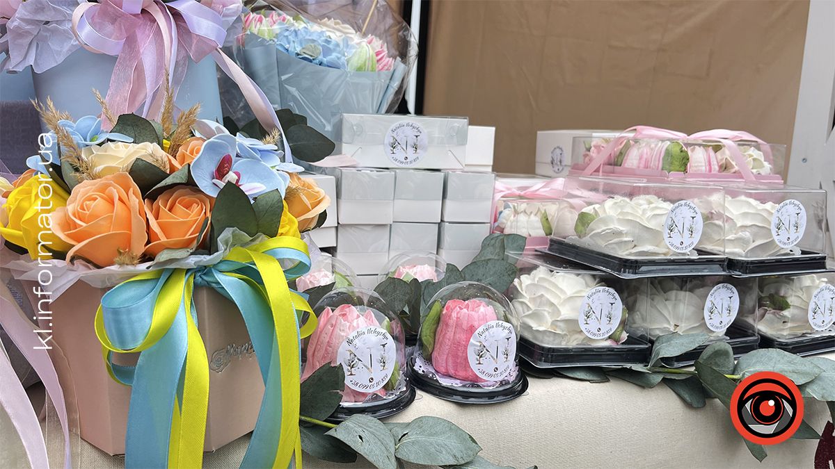 Коломия крафтова: на площі перед Музеєм писанкового розпису стартував ярмарок місцевих виробників 13