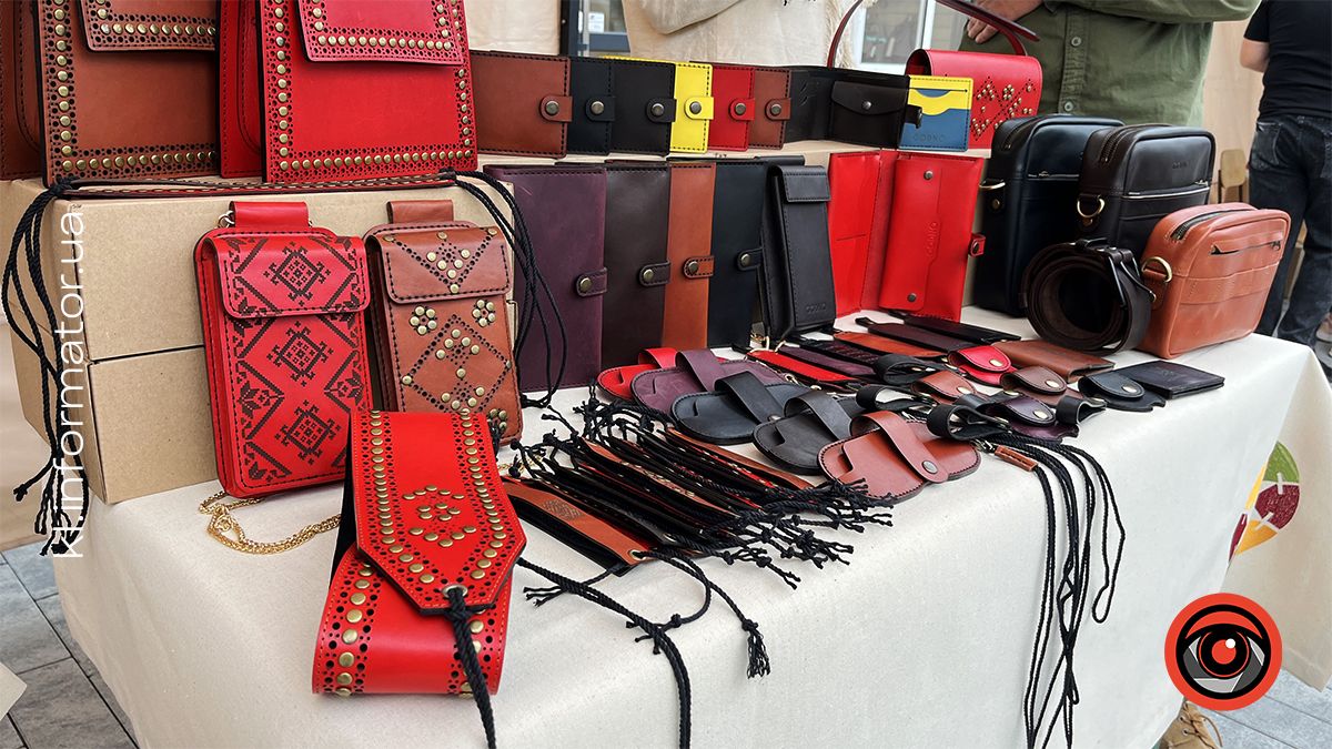 Коломия крафтова: на площі перед Музеєм писанкового розпису стартував ярмарок місцевих виробників 12