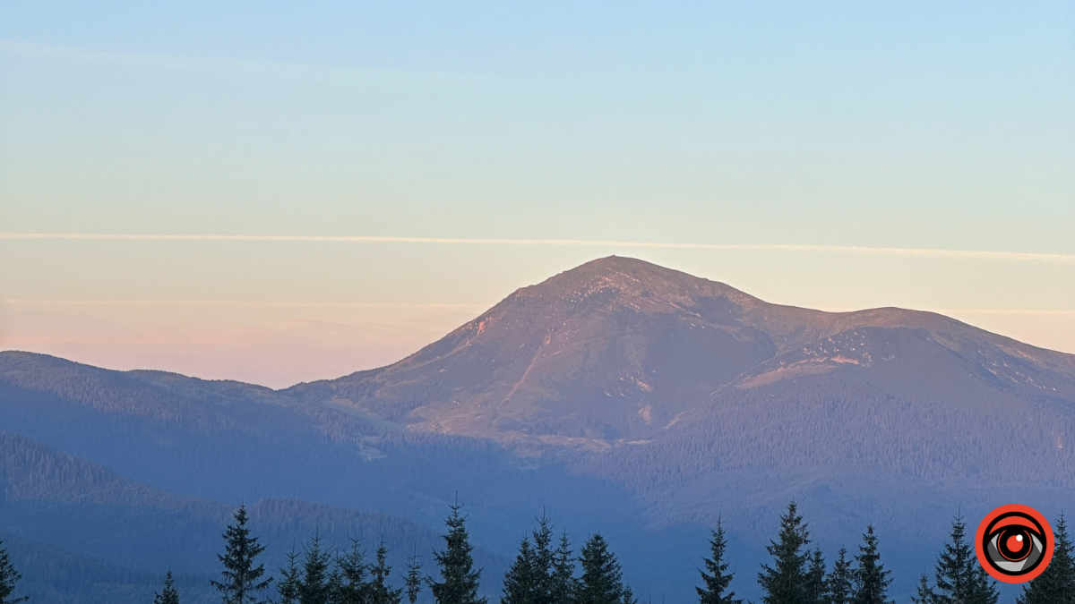 Магія ранку в горах: зоряне небо і золотий схід сонця в Карпатах 10