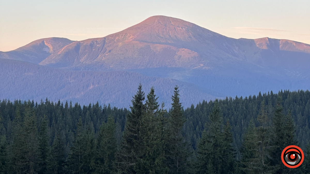 Магія ранку в горах: зоряне небо і золотий схід сонця в Карпатах 11