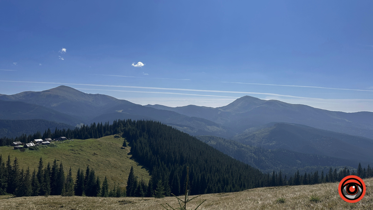 Магія ранку в горах: зоряне небо і золотий схід сонця в Карпатах 3