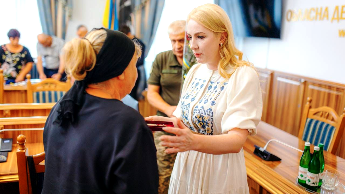 Військовослужбовця з Старих Кутів Юрія Хмеля посмертно нагородили державним орденом 3