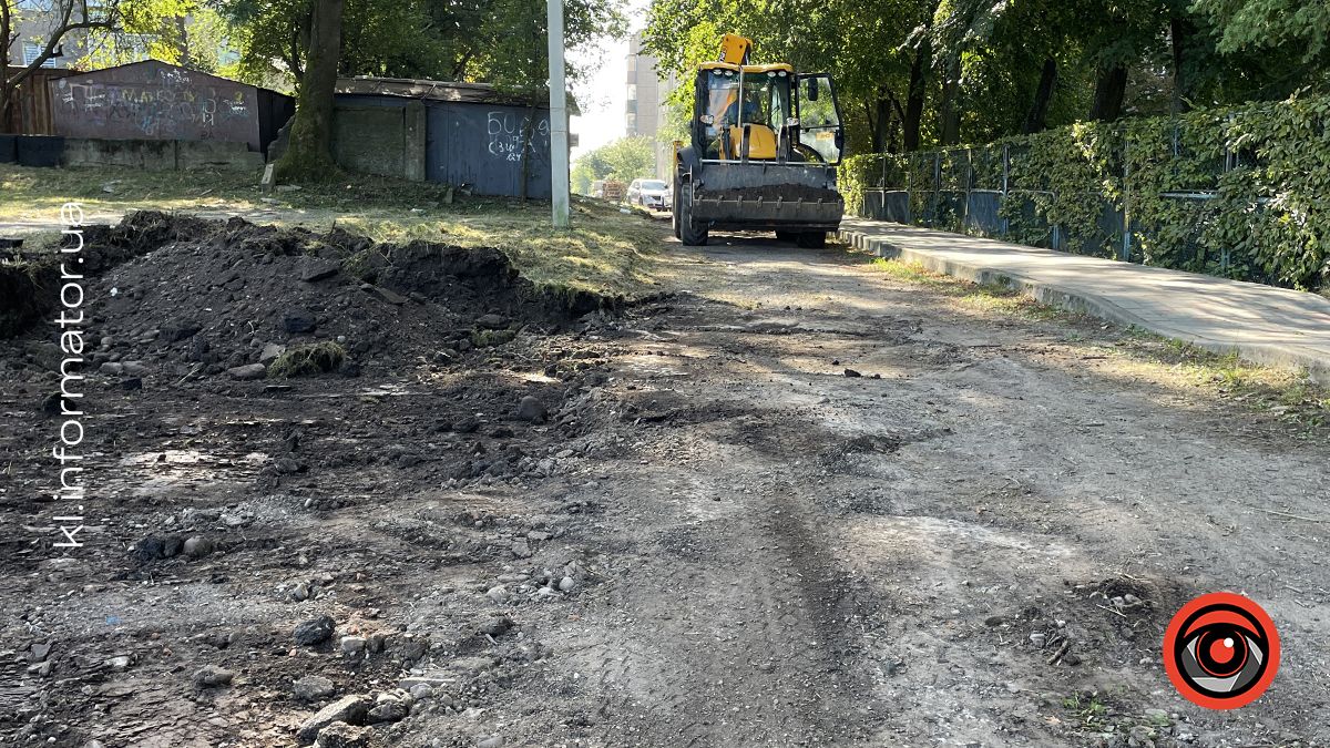 Нову дорогу до садка роблять в Коломиї | ВІДЕО 1