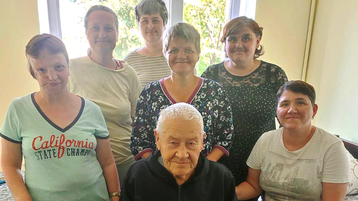 88-річний дідусь з Донеччини самотужки вийшов з окупованої території й оселився на Прикарпатті 2