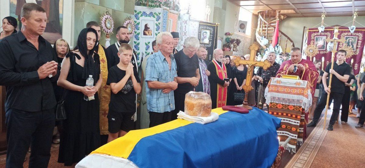 Навіки 21: на Коломийщині в останній земний шлях провели Героя Максима Лесюка 4