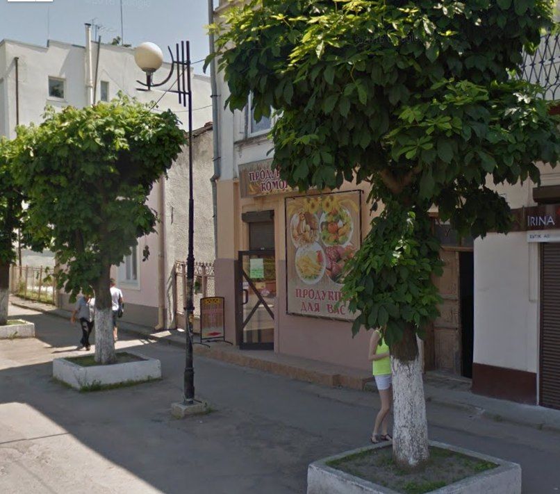 Так колись виглядала ця частина будівлі. Скрін з google.maps