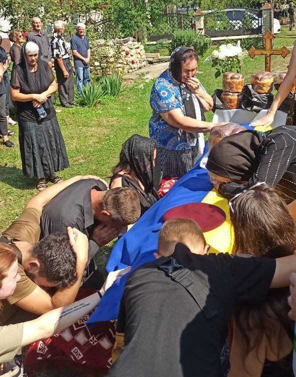 Навіки 21: на Коломийщині в останній земний шлях провели Героя Максима Лесюка 2