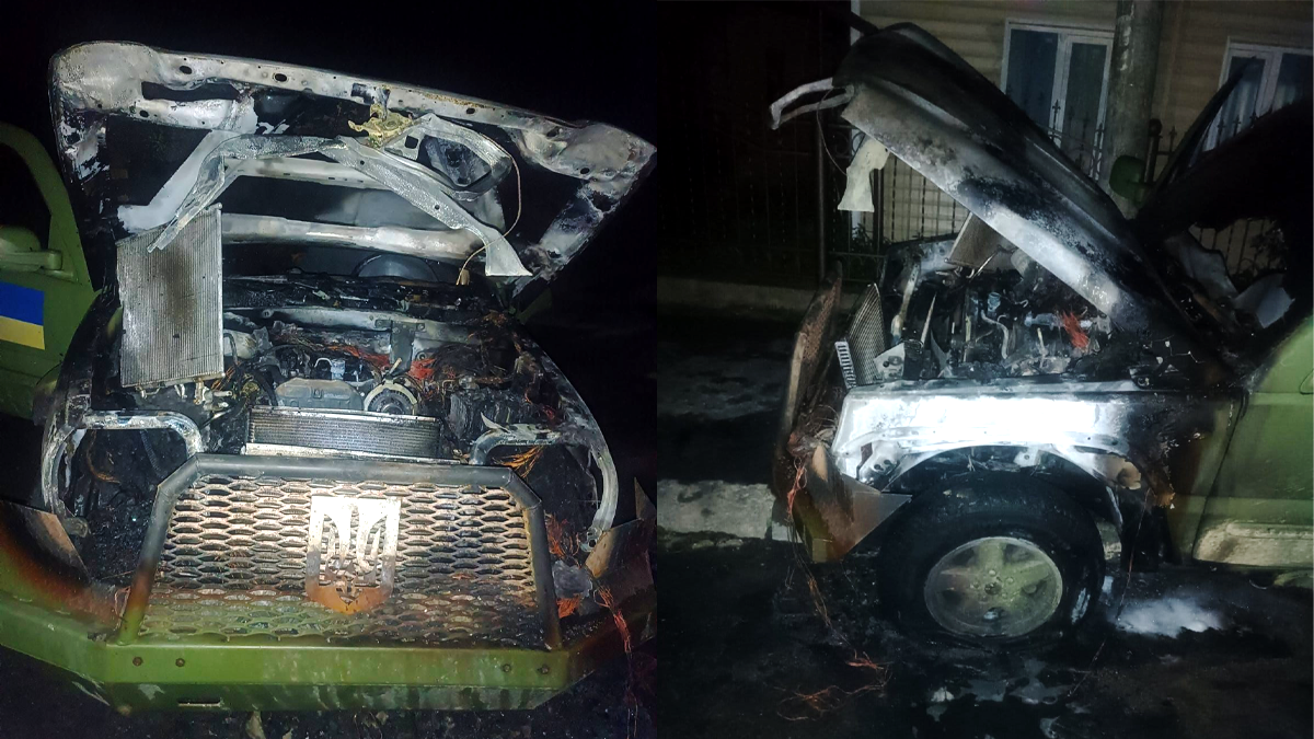 У Надвірній невідомі підпалили автівку, яку мали передати військовослужбовцям на Покровський напрямок