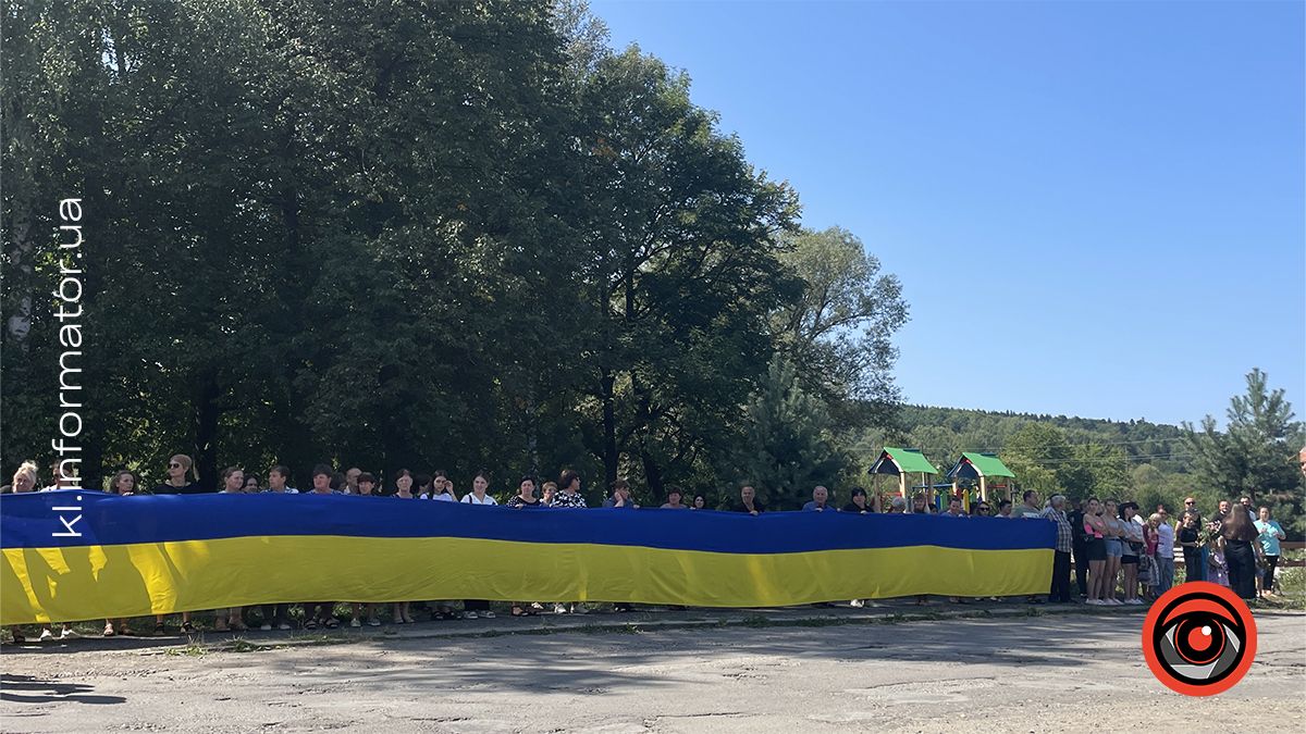У Княждворі численна громада навколішки зустрічала Героя Максима Лесюка 2