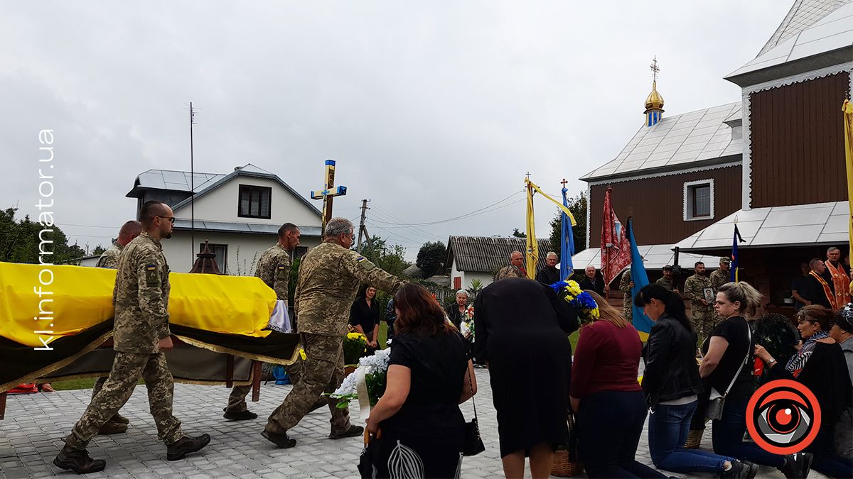 В Раківчику попрощались з полеглим бійцем Миколою Вишиванюком 8