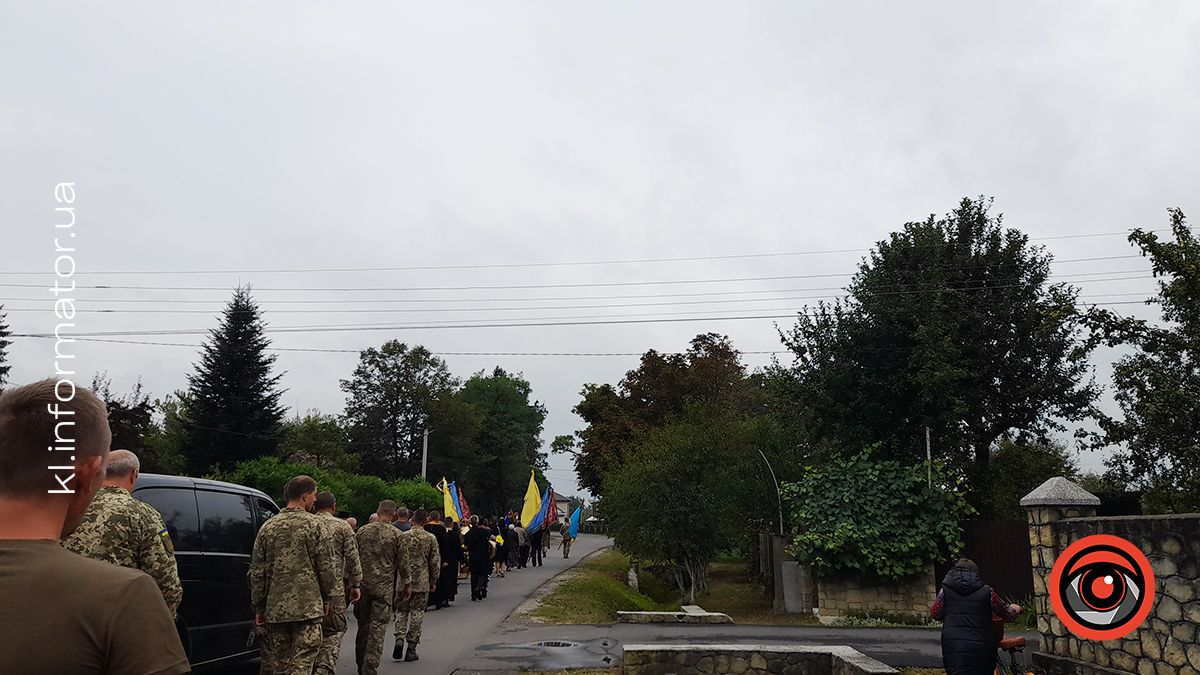 В Раківчику попрощались з полеглим бійцем Миколою Вишиванюком 1