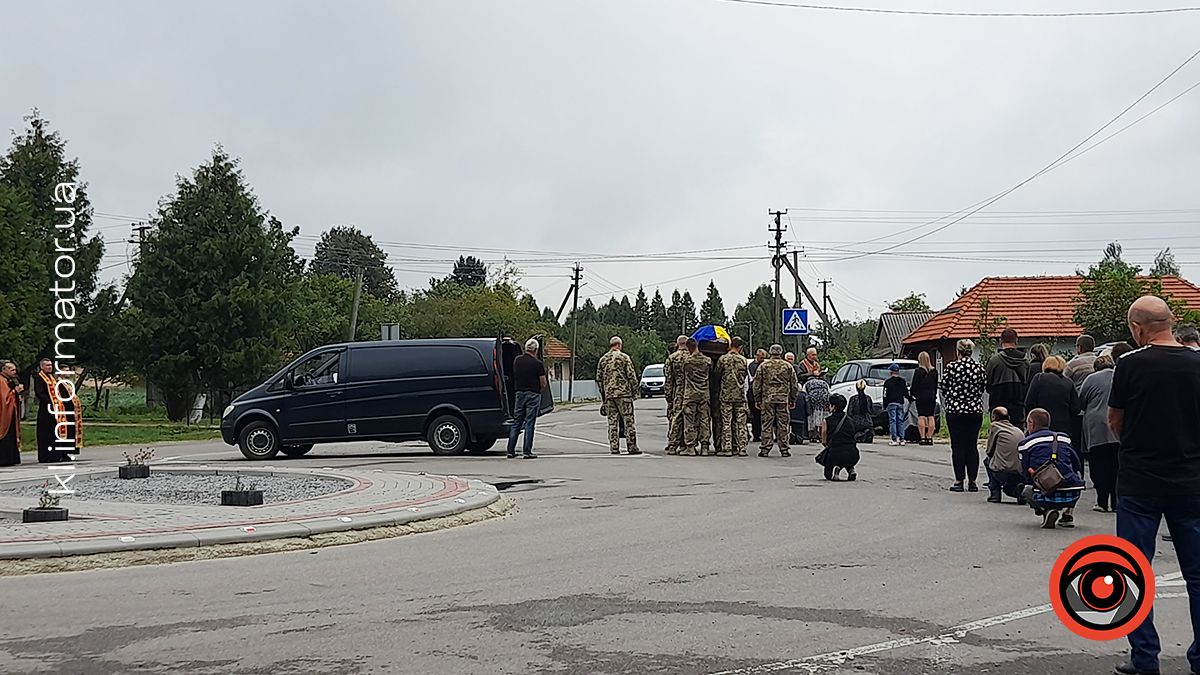В Раківчику попрощались з полеглим бійцем Миколою Вишиванюком 3