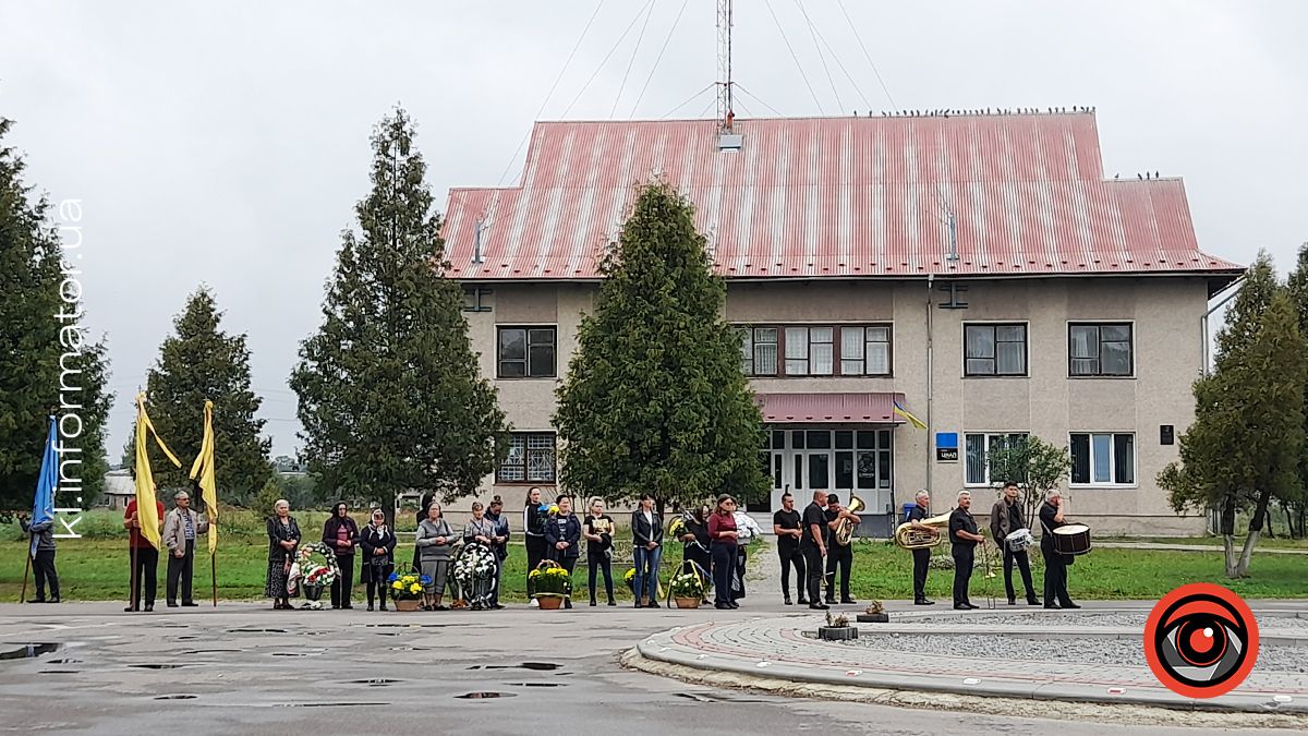 В Раківчику попрощались з полеглим бійцем Миколою Вишиванюком 4