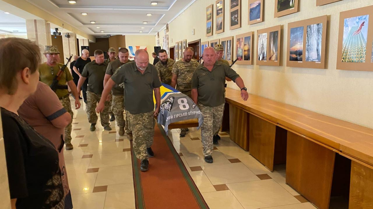 В Городенці в останню путь провели Героя Романа Дурду 2