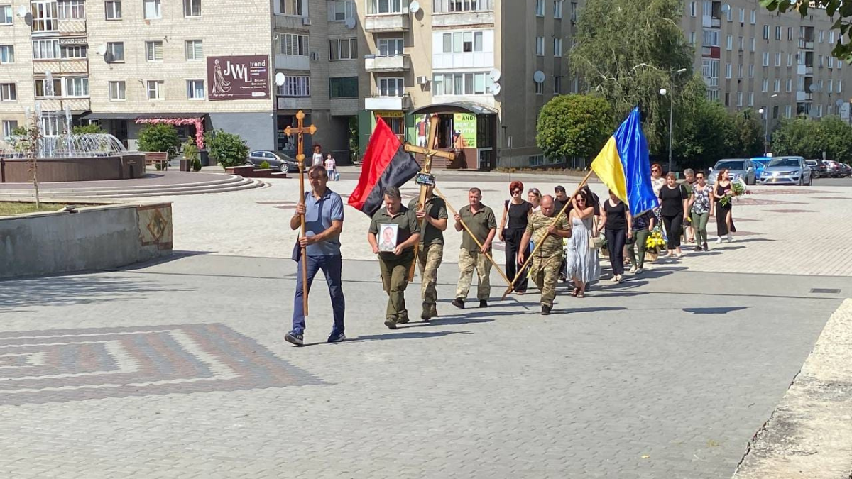 В Городенці в останню путь провели Героя Романа Дурду 3