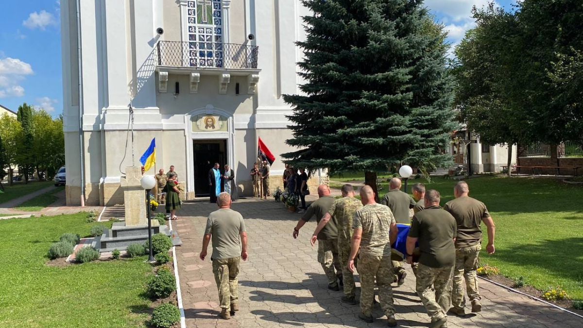 В Городенці в останню путь провели Героя Романа Дурду 4