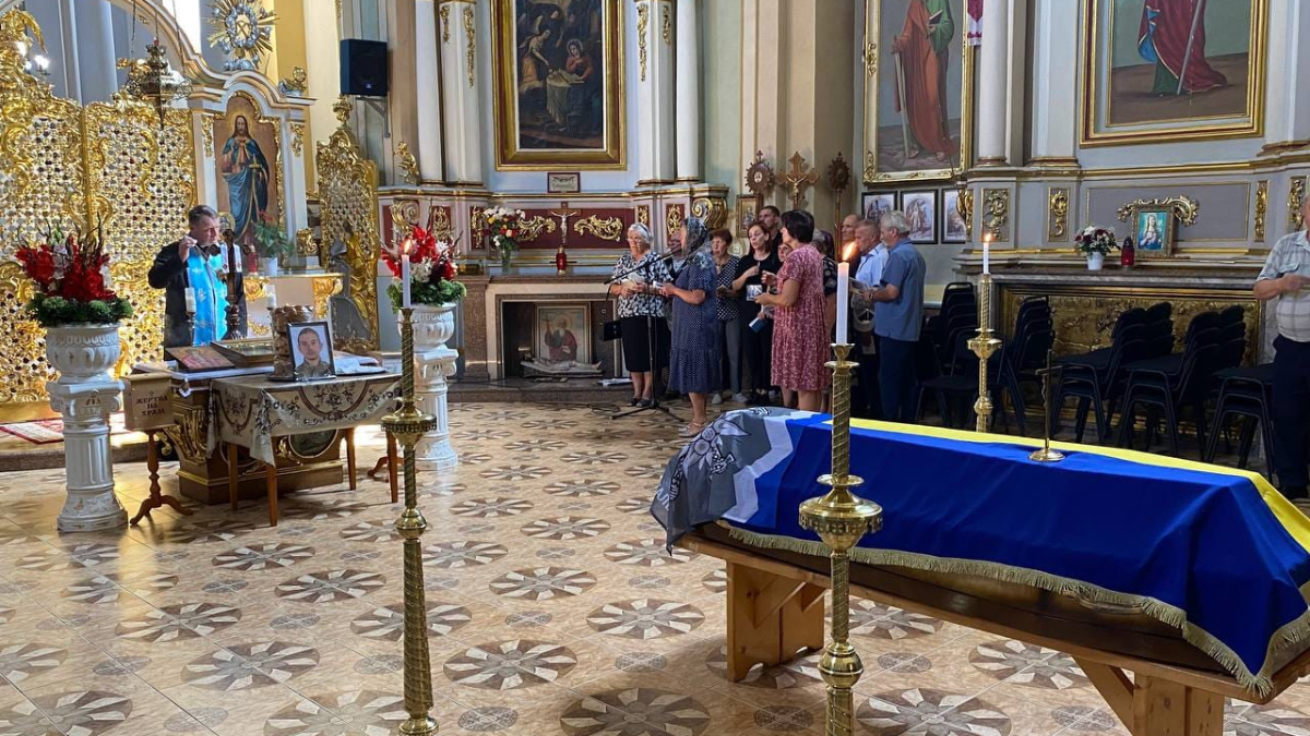 В Городенці в останню путь провели Героя Романа Дурду 5