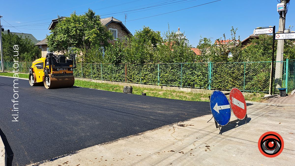 Нове дорожнє покриття: по вулиці Левицького стелять асфальт 5