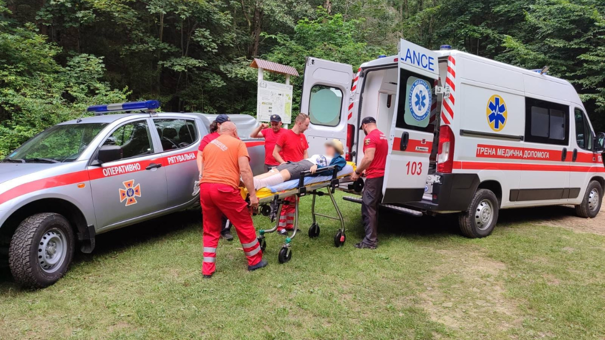 Гірські рятувальники допомогли двом туристкам, одна з них іноземка 2