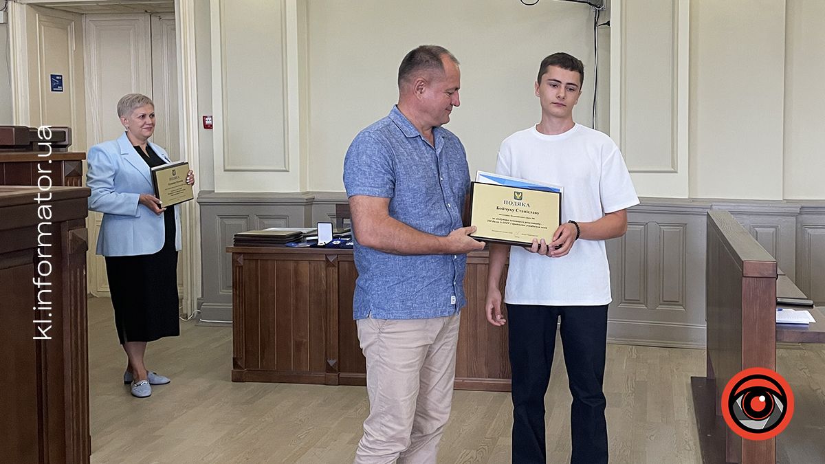 Кращих учнів Коломиї нагородили на сесії міськради 4