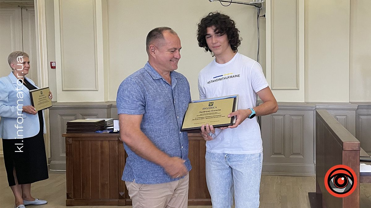Кращих учнів Коломиї нагородили на сесії міськради 6