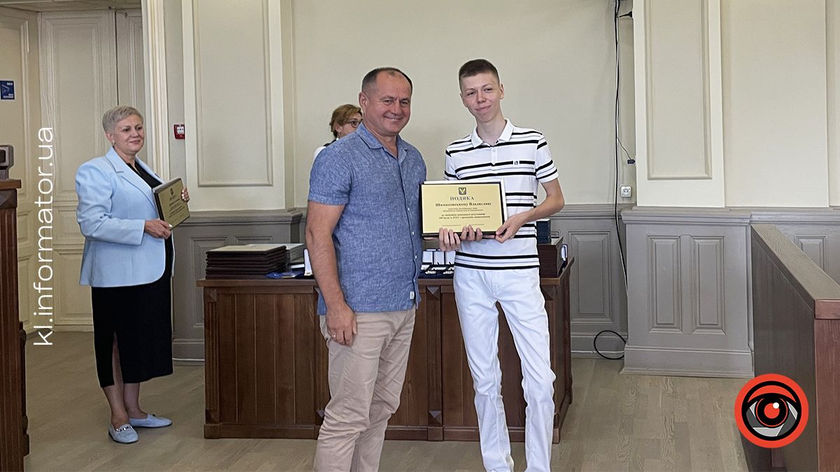 Кращих учнів Коломиї нагородили на сесії міськради 8