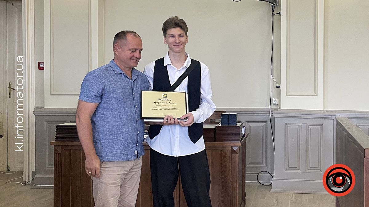 Кращих учнів Коломиї нагородили на сесії міськради 9