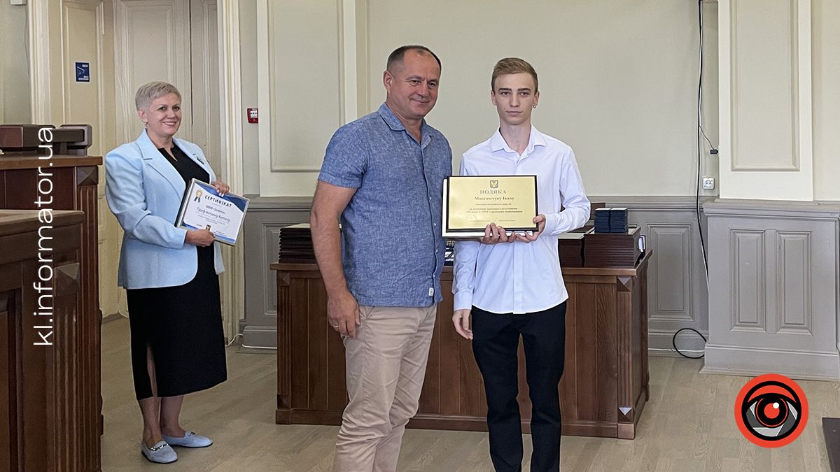 Кращих учнів Коломиї нагородили на сесії міськради 10