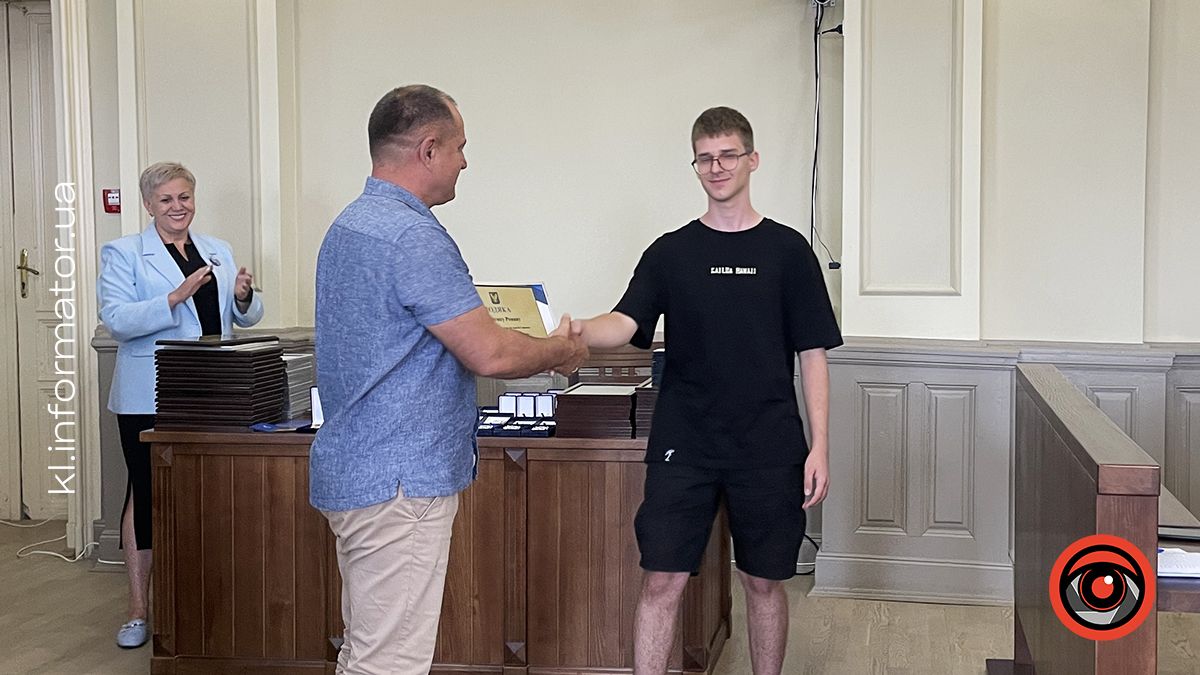 Кращих учнів Коломиї нагородили на сесії міськради 13