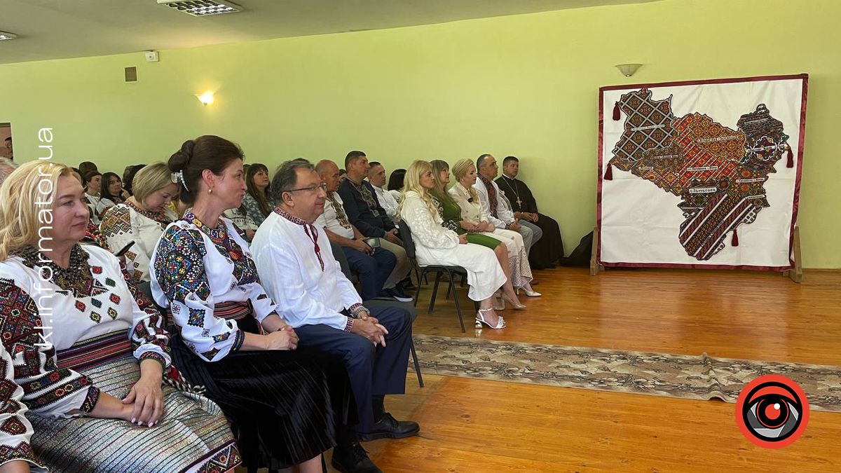 Файне: у Верховині презентували вишиту карту громади 2