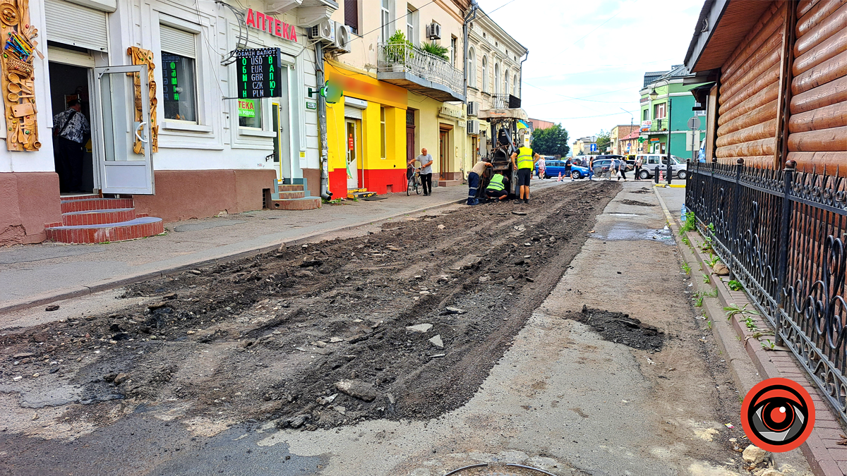На вулиці Ринок у Коломиї проводять ремонт дорожнього покриття 2