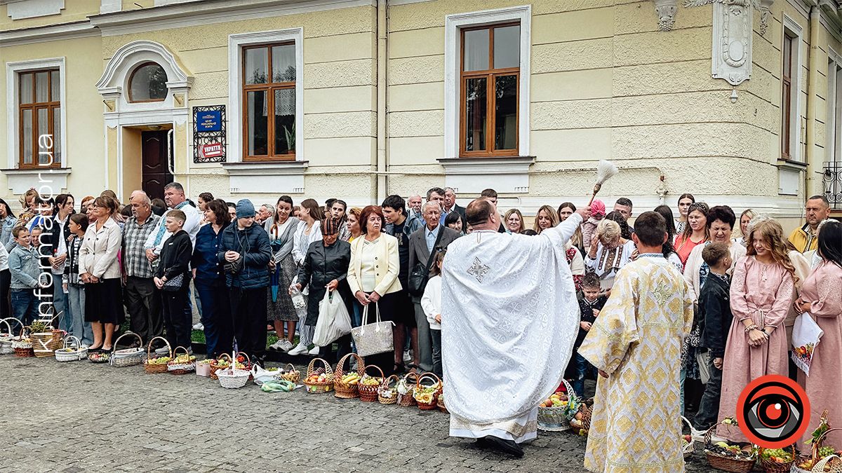 Як освячували кошики на Спаса в Коломиї | фоторепортаж з храмів міста 12