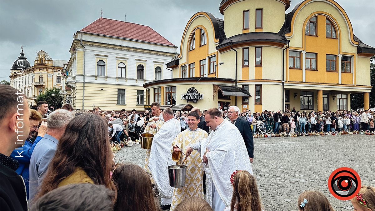Як освячували кошики на Спаса в Коломиї | фоторепортаж з храмів міста 10