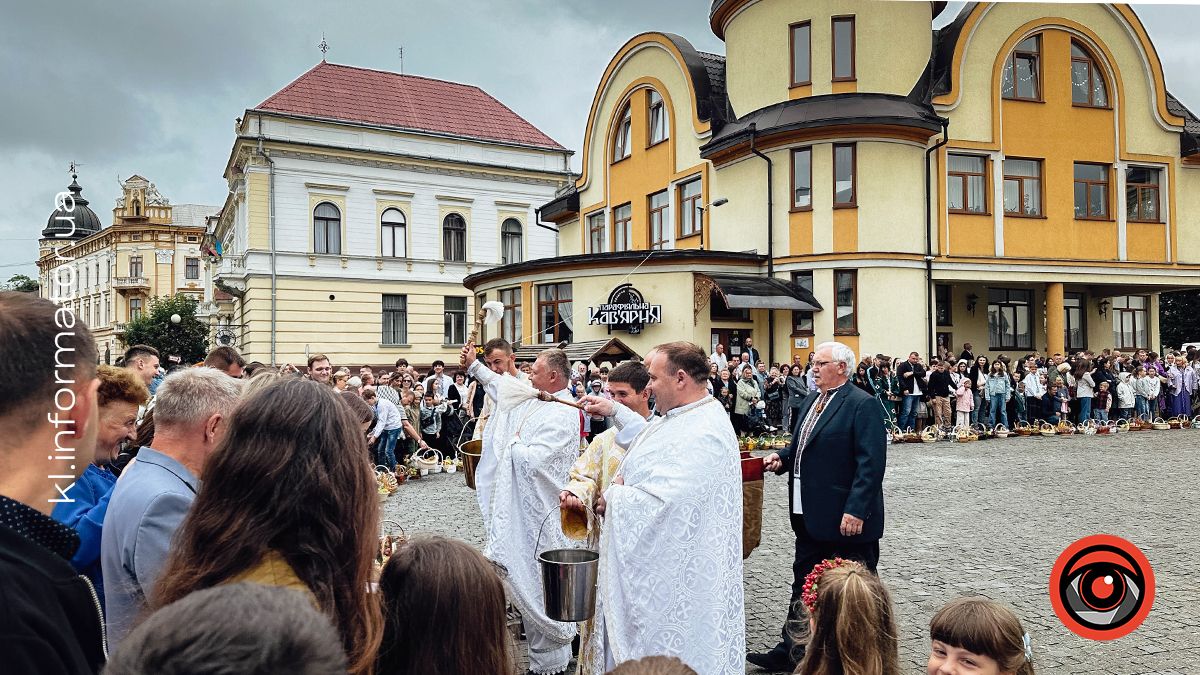 Як освячували кошики на Спаса в Коломиї | фоторепортаж з храмів міста 9