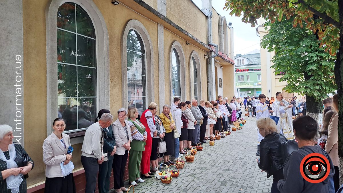 Як освячували кошики на Спаса в Коломиї | фоторепортаж з храмів міста 13