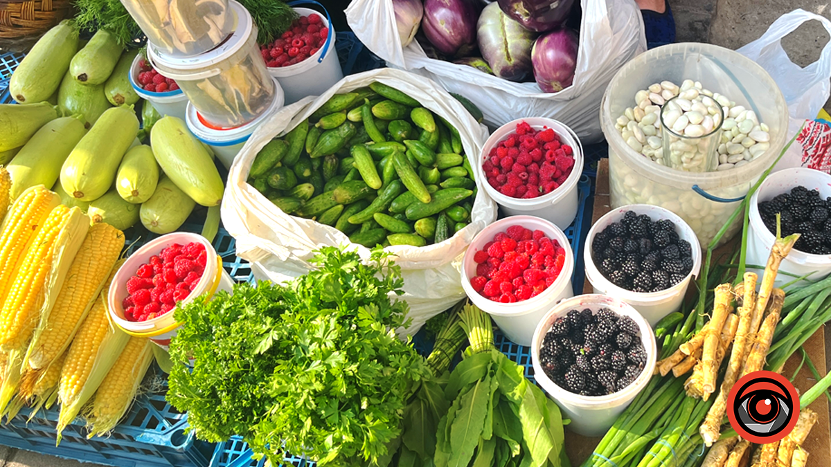 Малина, ожина та ягоди на будь-який смак. Які ціни на ринку в Коломиї 10 серпня 2