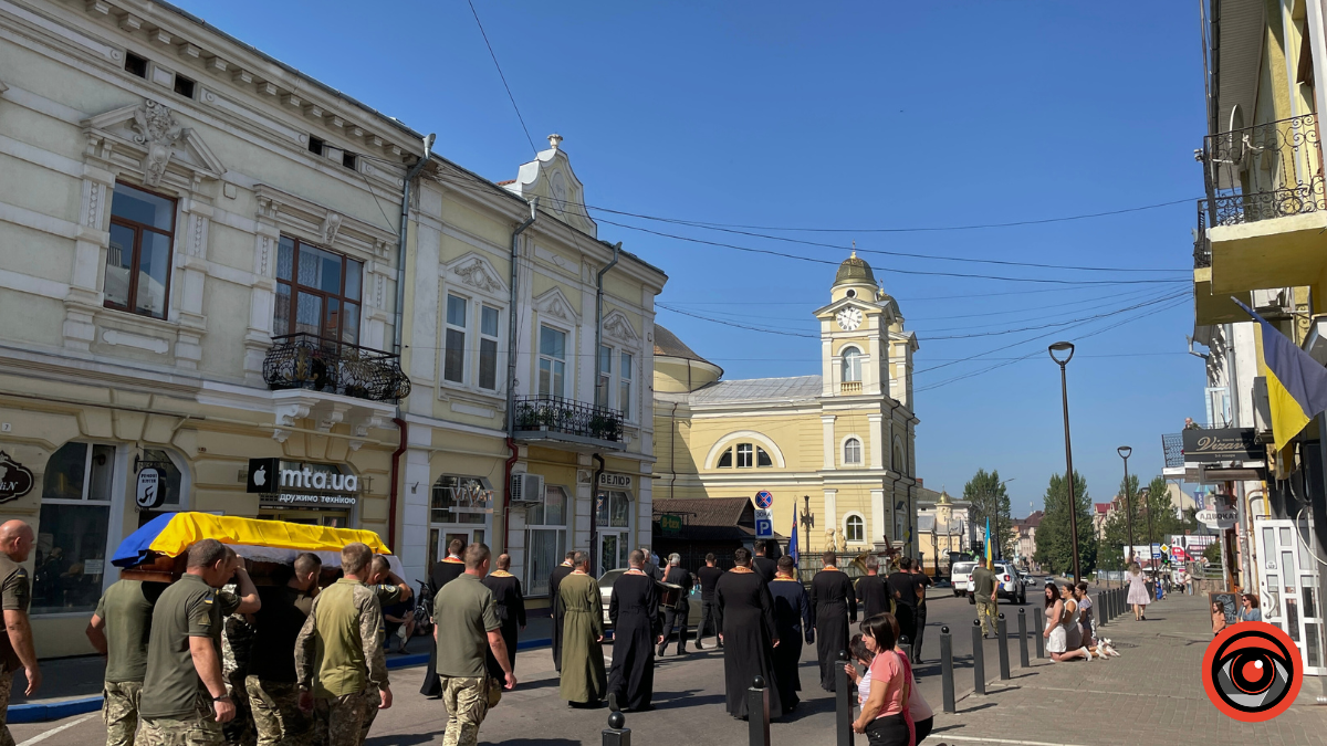 Коломия на колінах зустріла полеглого Героя Вишиванюка Миколу 9
