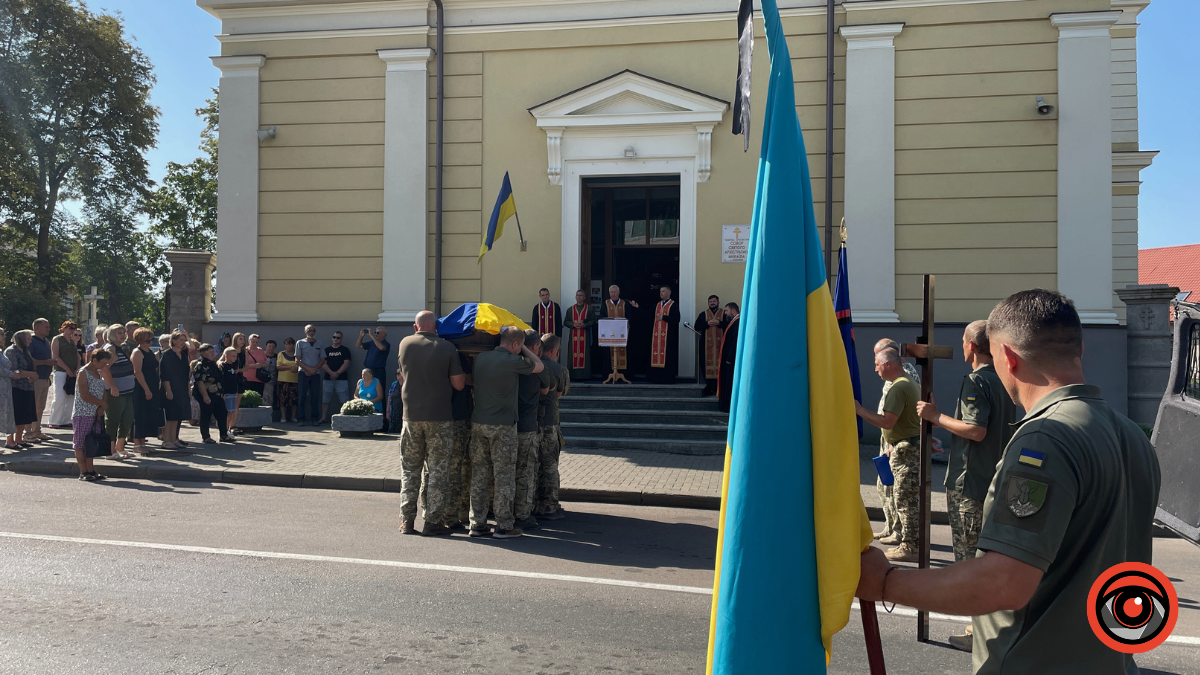 Коломия на колінах зустріла полеглого Героя Вишиванюка Миколу 10