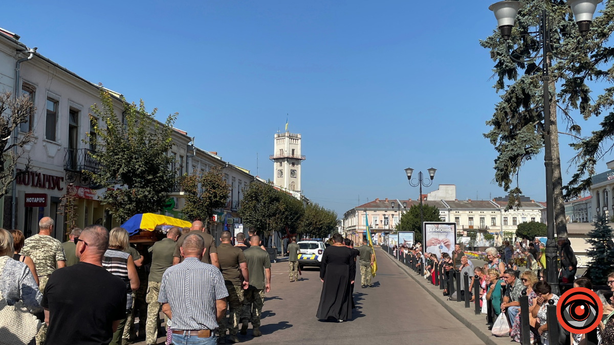 Коломия на колінах зустріла полеглого Героя Вишиванюка Миколу 11
