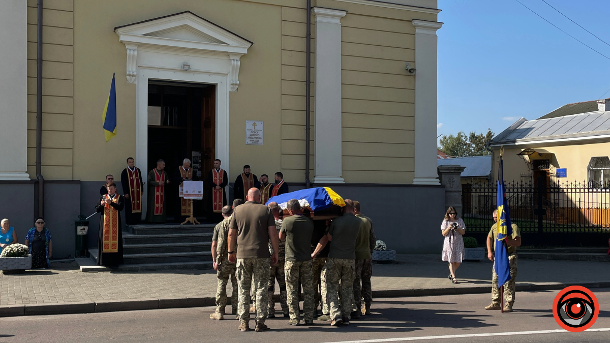 Коломия на колінах зустріла полеглого Героя Вишиванюка Миколу 12