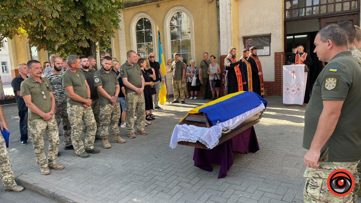 Коломия на колінах зустріла полеглого Героя Вишиванюка Миколу 3