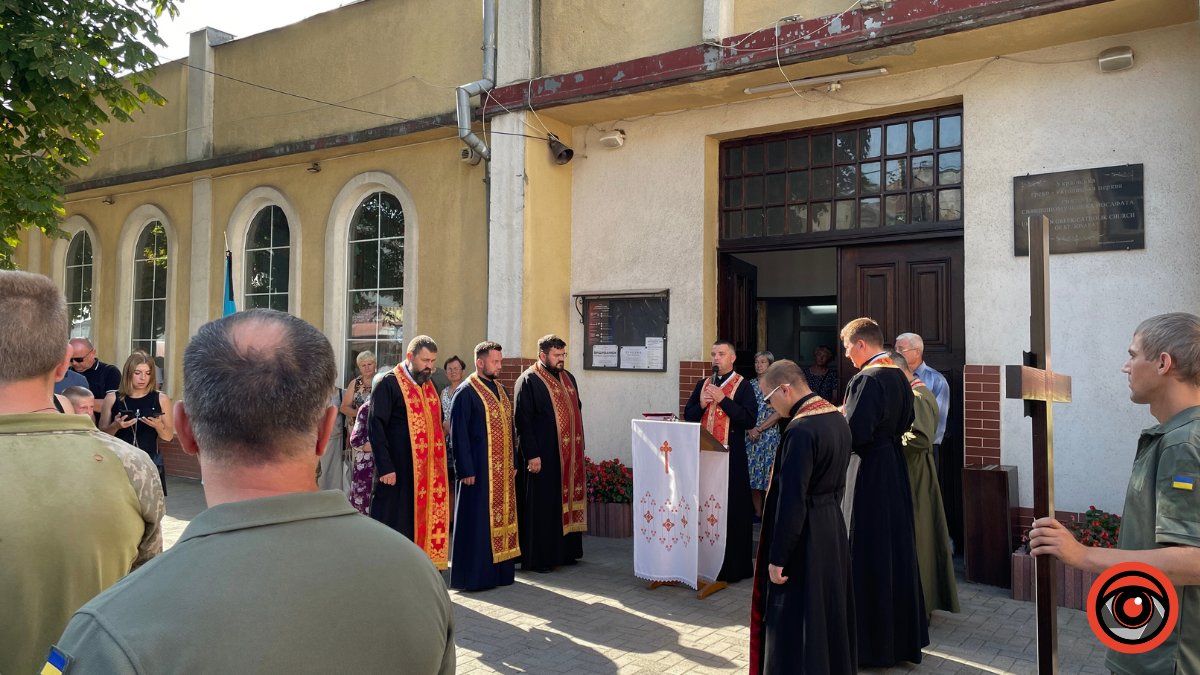 Коломия на колінах зустріла полеглого Героя Вишиванюка Миколу 4