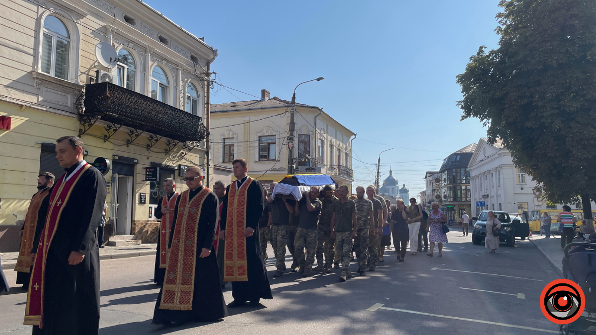 Коломия на колінах зустріла полеглого Героя Вишиванюка Миколу 6