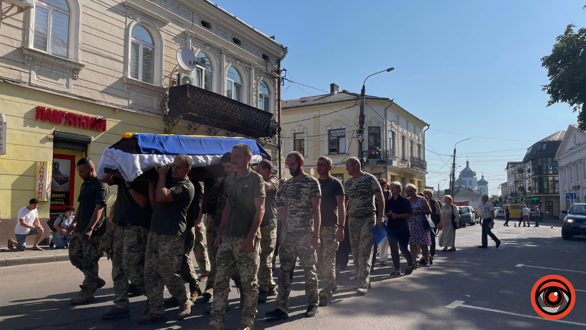 Коломия на колінах зустріла полеглого Героя Вишиванюка Миколу 7