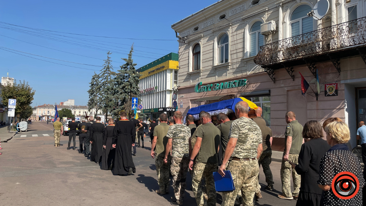 Коломия на колінах зустріла полеглого Героя Вишиванюка Миколу 8