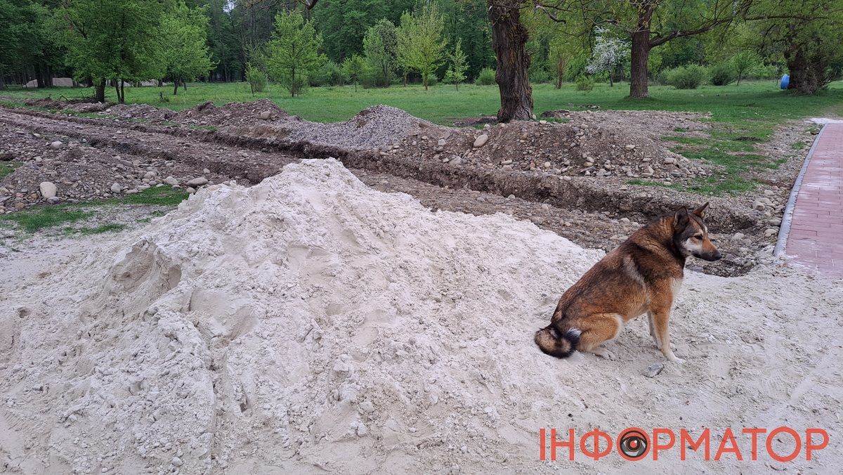 Брукування озера - косівському депутату: договорів на майже 9 млн грн провело УКГ Коломийської міськради