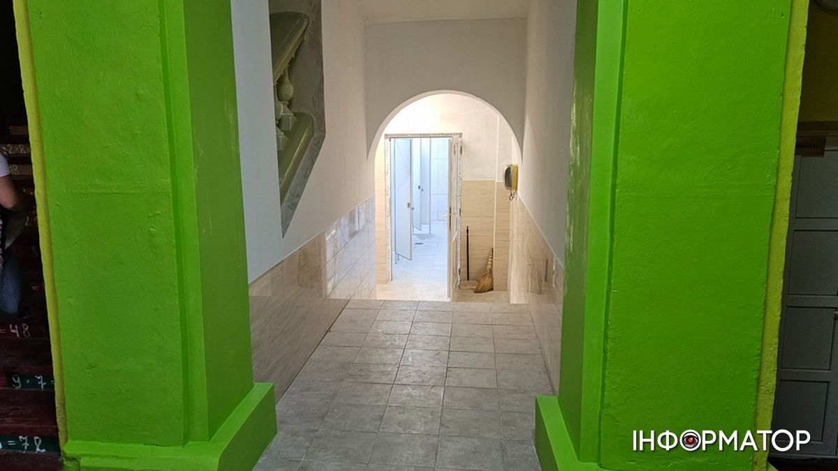 До невпізнання: як у Коломиї подолали багаторічну проблему вбиралень школи №8 2