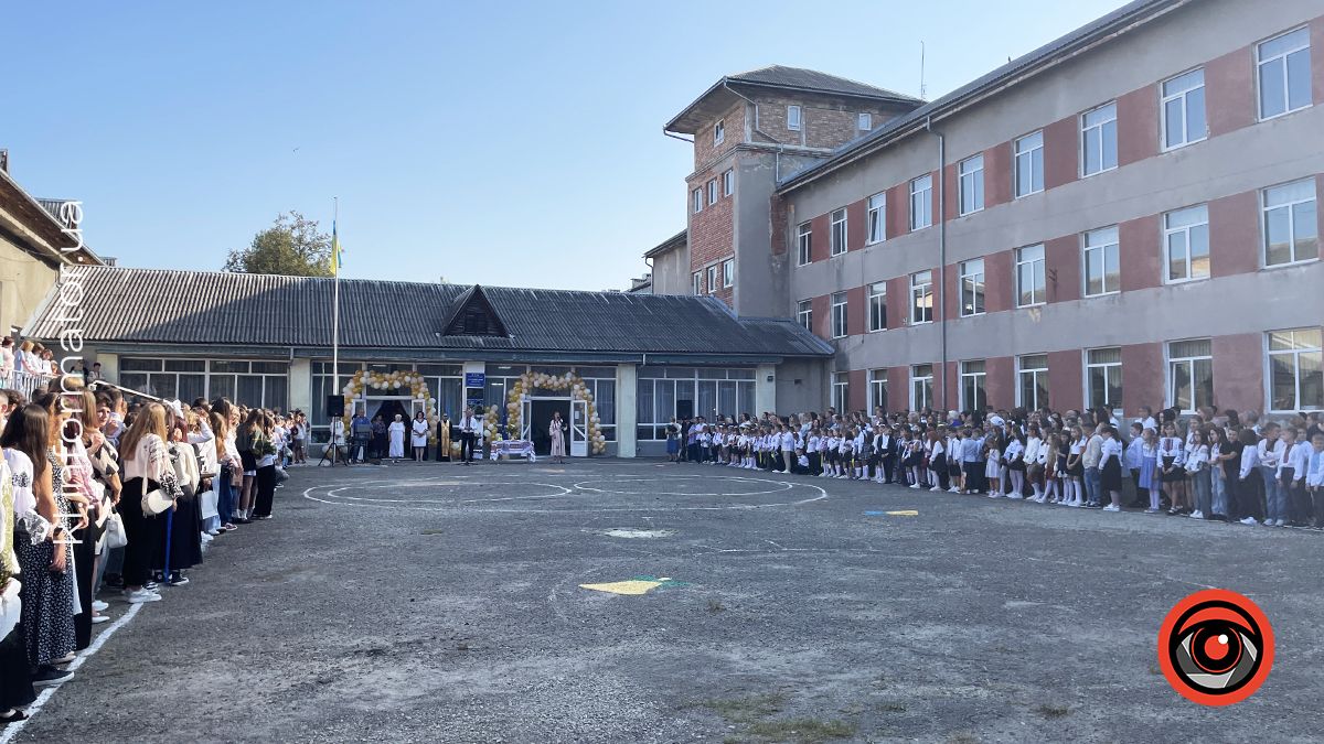 60-ий перший дзвоник: У Коломийському ліцеї №2 пройшла ювілейна урочиста лінійка 3